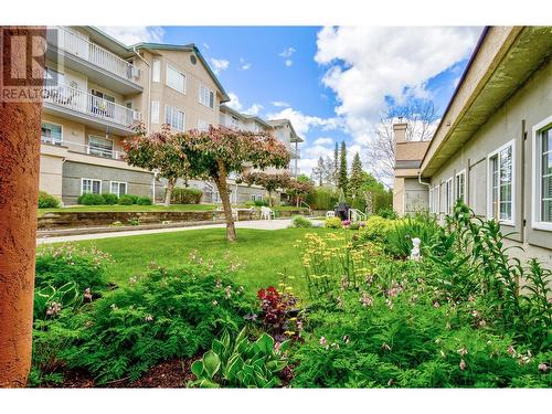 250 5 Street Se Unit# 302, Salmon Arm, BC - Outdoor