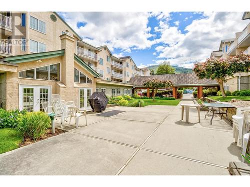 250 5 Street Se Unit# 302, Salmon Arm, BC - Outdoor