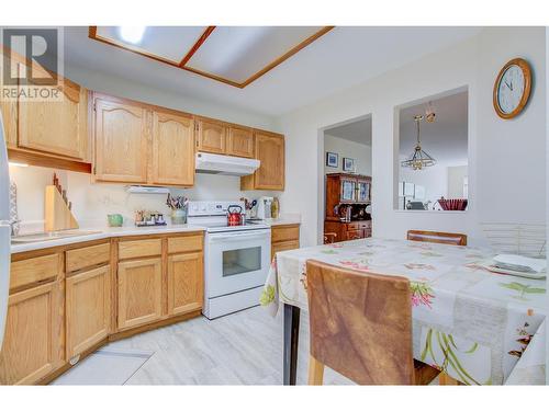 250 5 Street Se Unit# 302, Salmon Arm, BC - Indoor Photo Showing Kitchen