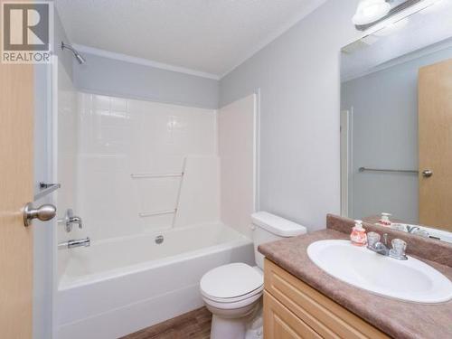 406-989 Range Road, Whitehorse, YT - Indoor Photo Showing Bathroom