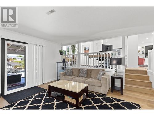 150 Jupiter Court, Kelowna, BC - Indoor Photo Showing Living Room