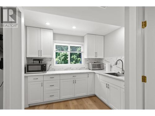 150 Jupiter Court, Kelowna, BC - Indoor Photo Showing Kitchen