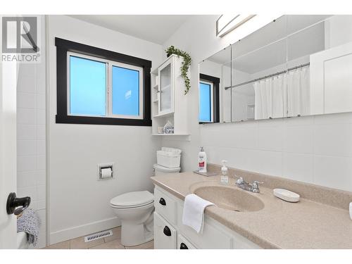 150 Jupiter Court, Kelowna, BC - Indoor Photo Showing Bathroom