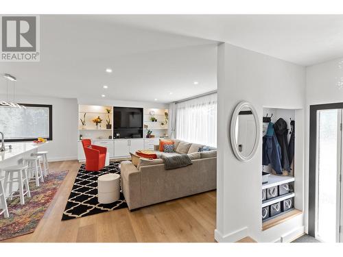 150 Jupiter Court, Kelowna, BC - Indoor Photo Showing Living Room