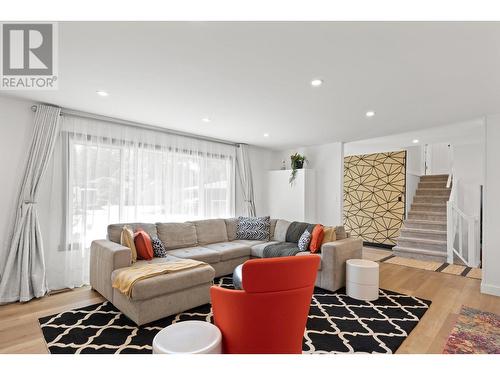 150 Jupiter Court, Kelowna, BC - Indoor Photo Showing Living Room