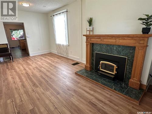 335 P Avenue S, Saskatoon, SK - Indoor Photo Showing Living Room With Fireplace