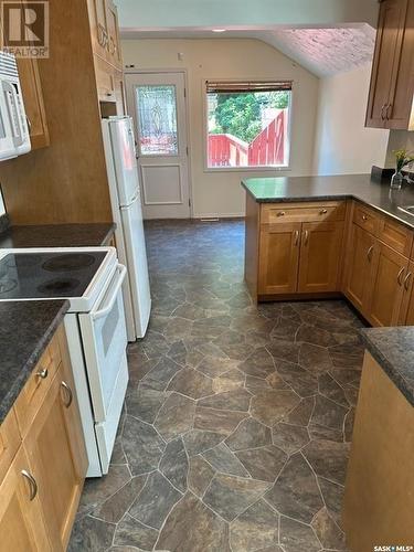 335 P Avenue S, Saskatoon, SK - Indoor Photo Showing Kitchen