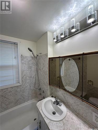 335 P Avenue S, Saskatoon, SK - Indoor Photo Showing Bathroom