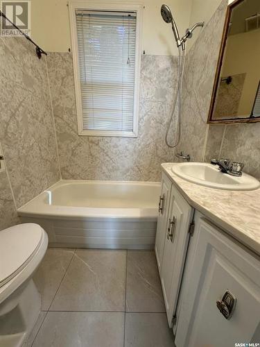 335 P Avenue S, Saskatoon, SK - Indoor Photo Showing Bathroom