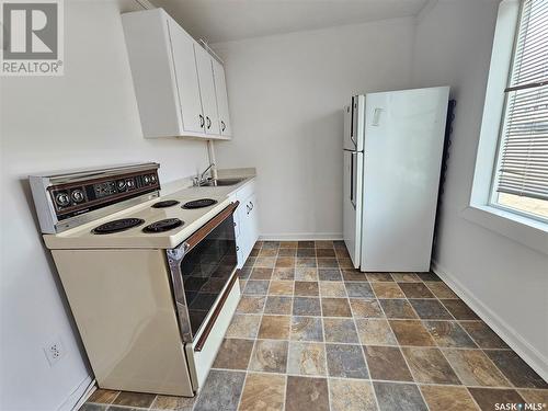 278 7Th Avenue Nw, Swift Current, SK - Indoor Photo Showing Kitchen