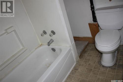 278 7Th Avenue Nw, Swift Current, SK - Indoor Photo Showing Bathroom