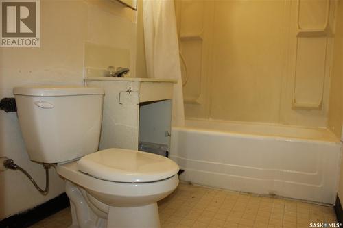 278 7Th Avenue Nw, Swift Current, SK - Indoor Photo Showing Bathroom