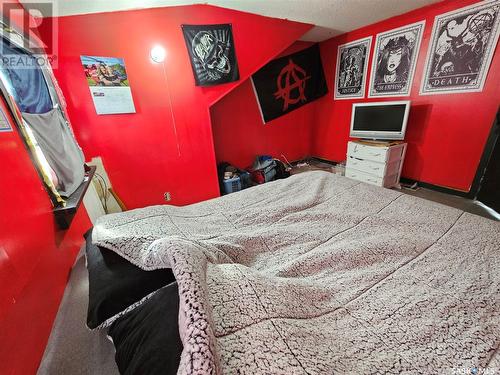 278 7Th Avenue Nw, Swift Current, SK - Indoor Photo Showing Bedroom