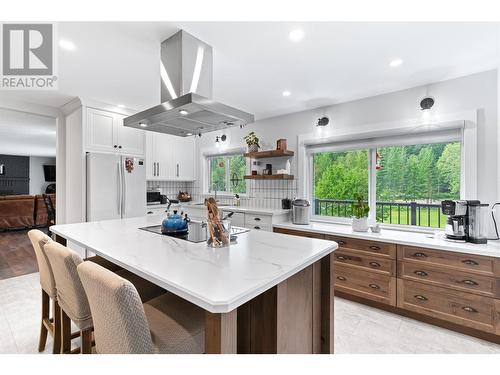 1750 Highway 23 South Highway S, Revelstoke, BC - Indoor Photo Showing Kitchen