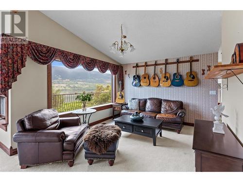 15021 Old Mission Road, Lake Country, BC - Indoor Photo Showing Living Room