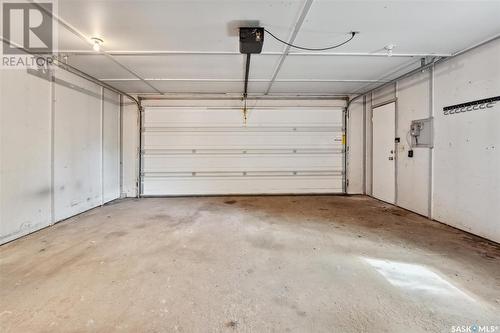 250 Stillwater Drive, Saskatoon, SK - Indoor Photo Showing Garage