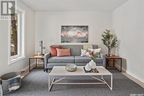 250 Stillwater Drive, Saskatoon, SK - Indoor Photo Showing Living Room