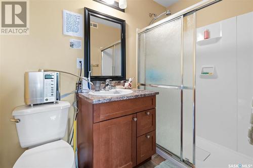 937 L Avenue N, Saskatoon, SK - Indoor Photo Showing Bathroom