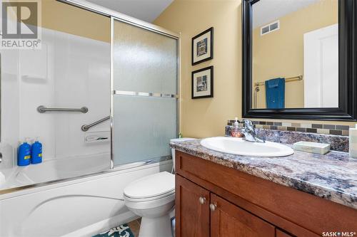 937 L Avenue N, Saskatoon, SK - Indoor Photo Showing Bathroom