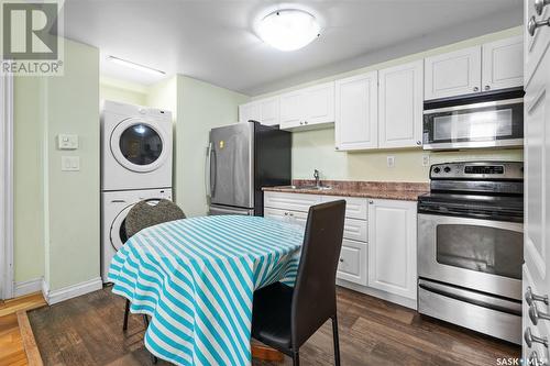 937 L Avenue N, Saskatoon, SK - Indoor Photo Showing Kitchen