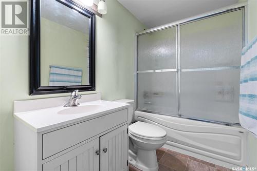 937 L Avenue N, Saskatoon, SK - Indoor Photo Showing Bathroom