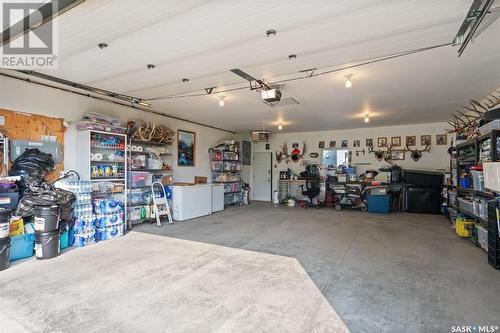 937 L Avenue N, Saskatoon, SK - Indoor Photo Showing Garage