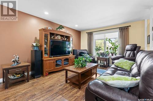 937 L Avenue N, Saskatoon, SK - Indoor Photo Showing Living Room