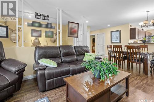 937 L Avenue N, Saskatoon, SK - Indoor Photo Showing Living Room