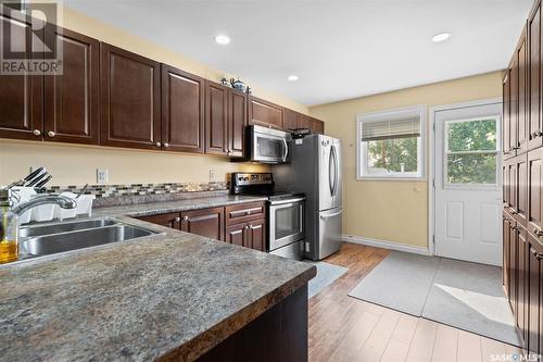 937 L Avenue N, Saskatoon, SK - Indoor Photo Showing Kitchen With Double Sink