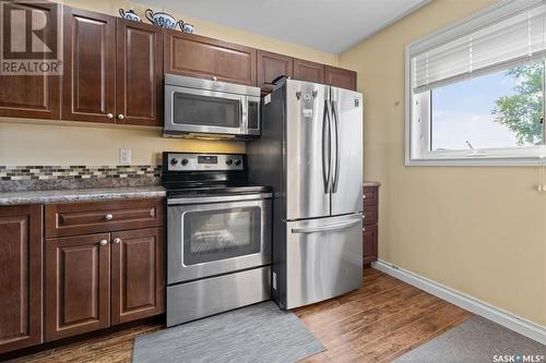 937 L Avenue N, Saskatoon, SK - Indoor Photo Showing Kitchen