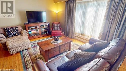 225 Parsons Avenue, North Bay, ON - Indoor Photo Showing Living Room