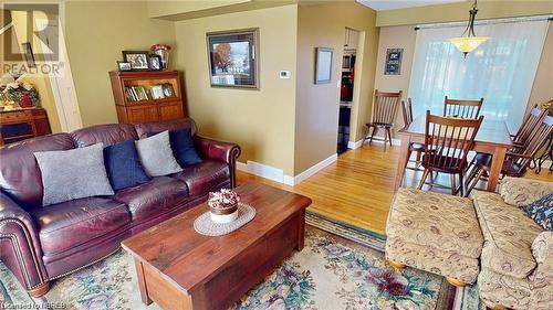 225 Parsons Avenue, North Bay, ON - Indoor Photo Showing Living Room