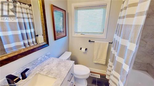 225 Parsons Avenue, North Bay, ON - Indoor Photo Showing Bathroom