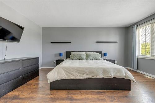 27 Jonathon Court, Hamilton, ON - Indoor Photo Showing Bedroom