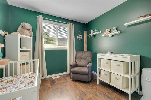 27 Jonathon Court, Hamilton, ON - Indoor Photo Showing Bedroom