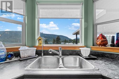 3712 Parri Road, Sorrento, BC - Indoor Photo Showing Kitchen With Double Sink