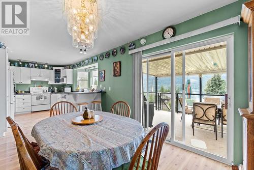 3712 Parri Road, Sorrento, BC - Indoor Photo Showing Dining Room