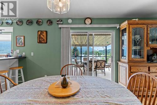 3712 Parri Road, Sorrento, BC - Indoor Photo Showing Dining Room