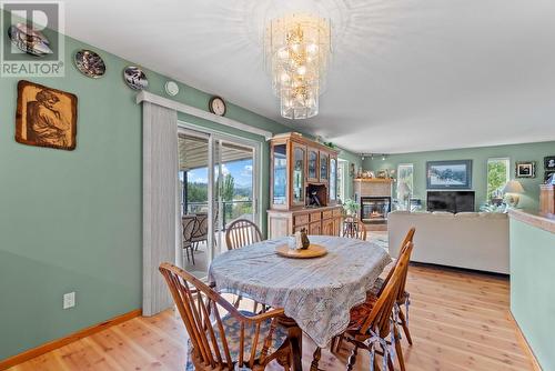 3712 Parri Road, Sorrento, BC - Indoor Photo Showing Dining Room