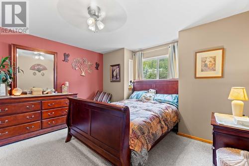 3712 Parri Road, Sorrento, BC - Indoor Photo Showing Bedroom