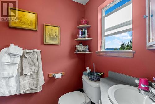 3712 Parri Road, Sorrento, BC - Indoor Photo Showing Bathroom