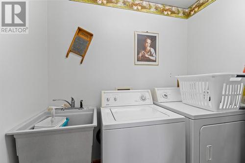 3712 Parri Road, Sorrento, BC - Indoor Photo Showing Laundry Room