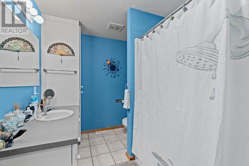 3712 Parri Road, Sorrento, BC - Indoor Photo Showing Bathroom