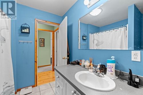 3712 Parri Road, Sorrento, BC - Indoor Photo Showing Bathroom