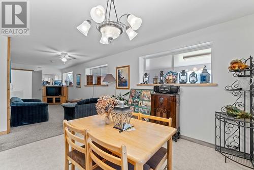 3712 Parri Road, Sorrento, BC - Indoor Photo Showing Dining Room