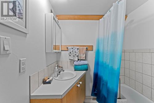 3712 Parri Road, Sorrento, BC - Indoor Photo Showing Bathroom