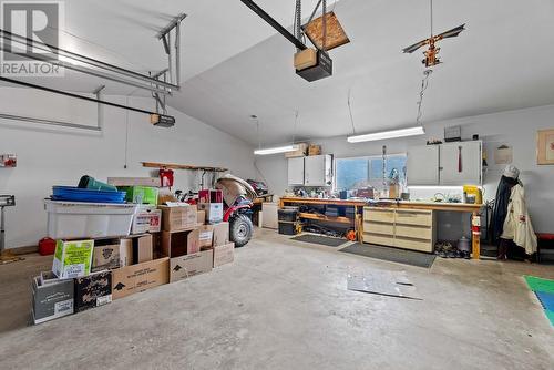 3712 Parri Road, Sorrento, BC - Indoor Photo Showing Garage