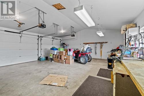 3712 Parri Road, Sorrento, BC - Indoor Photo Showing Garage