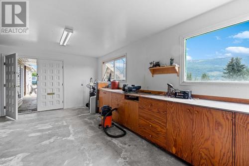 3712 Parri Road, Sorrento, BC - Indoor