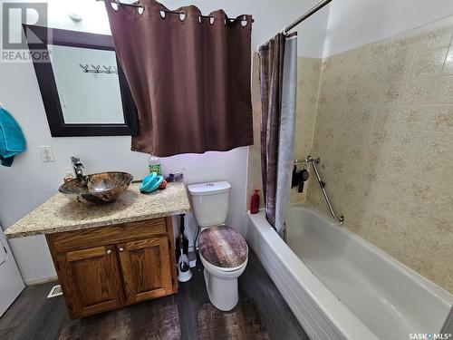 201 5Th Street W, Carlyle, SK - Indoor Photo Showing Bathroom